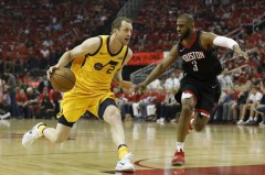 火箭逆转赢关键战 东契奇领独行侠晋级 萨尔退役新援加盟